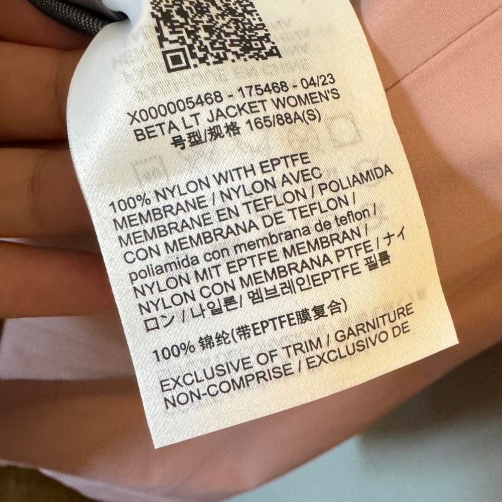 Arc'teryx Women's Light Pink Ski Jacket - Picture 4 of 4